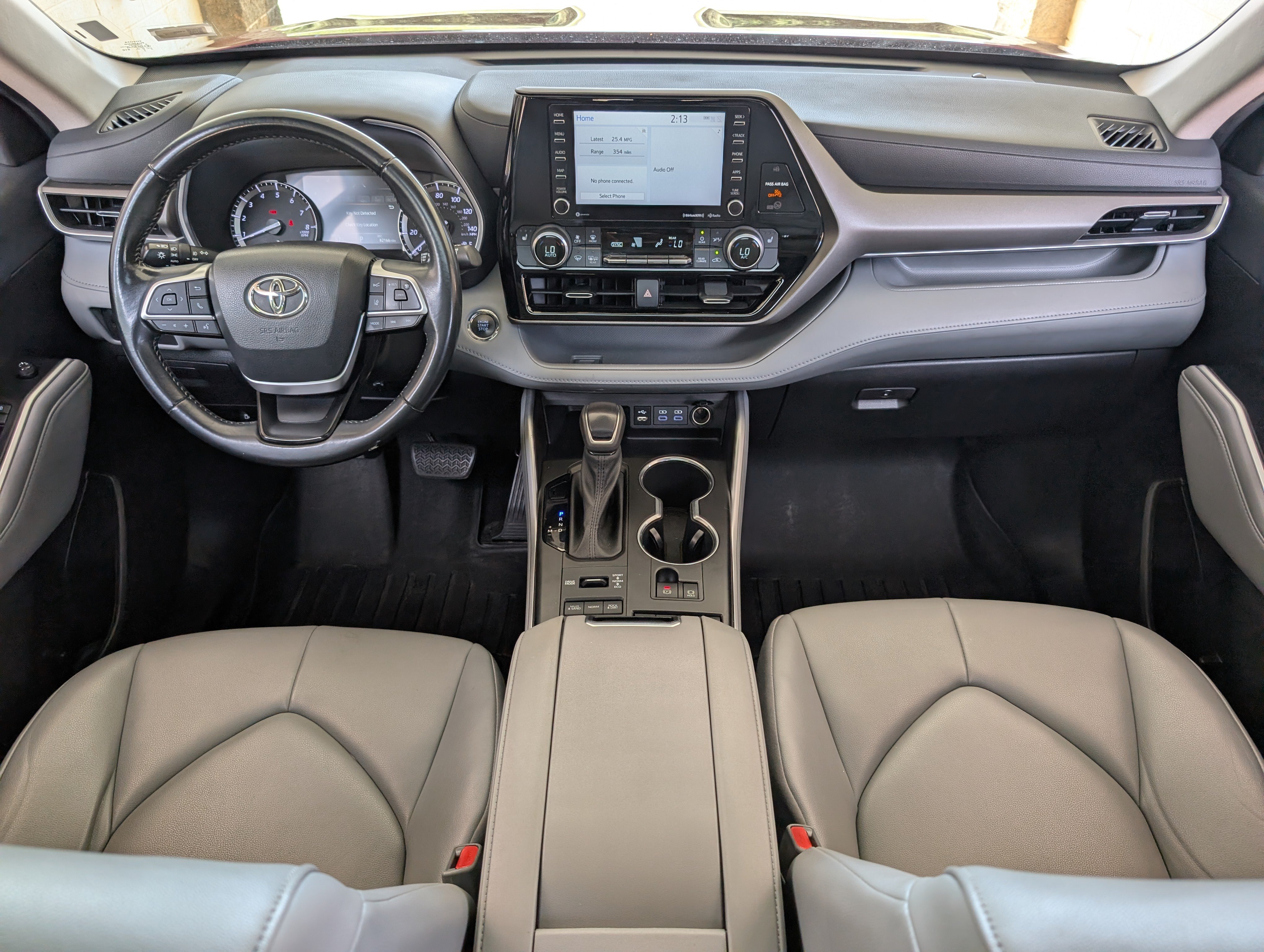 Used 2022 Toyota Highlander XLE AWD/4WD image 26