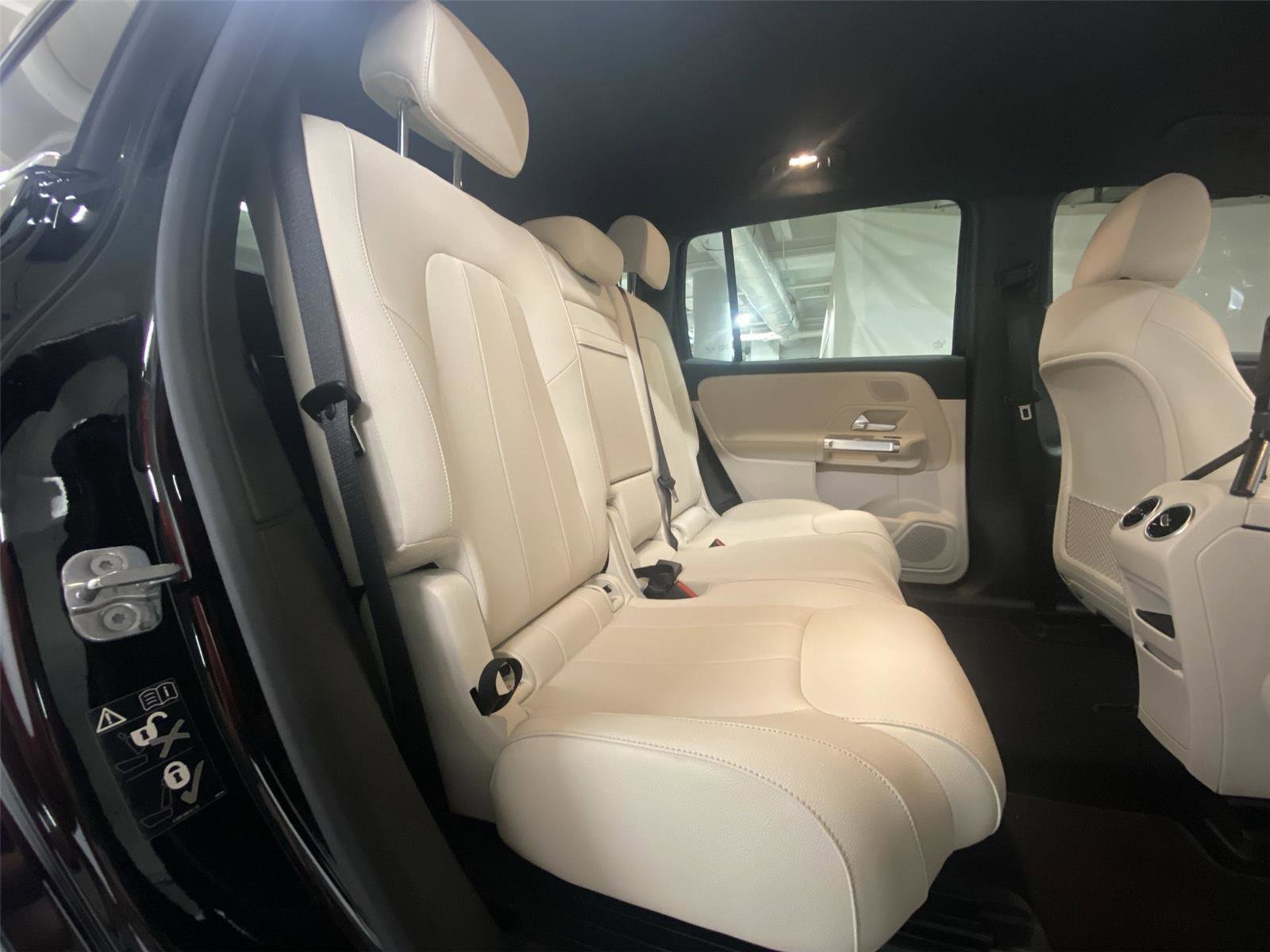 Used 2024 Mercedes-Benz EQB 300 4MATIC image 28