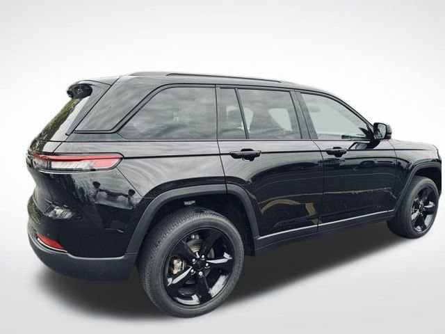 Used 2022 Jeep Grand Cherokee Altitude image 4