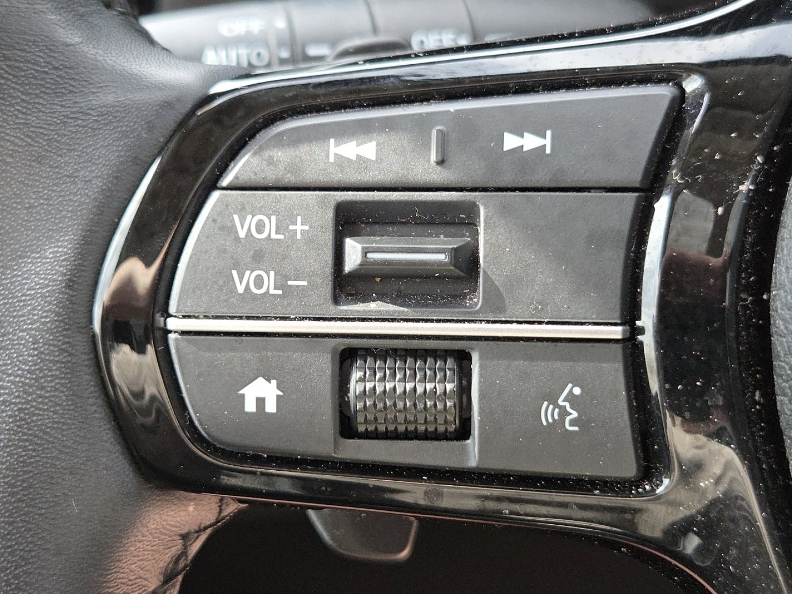 Certified 2025 Honda Pilot Touring image 12