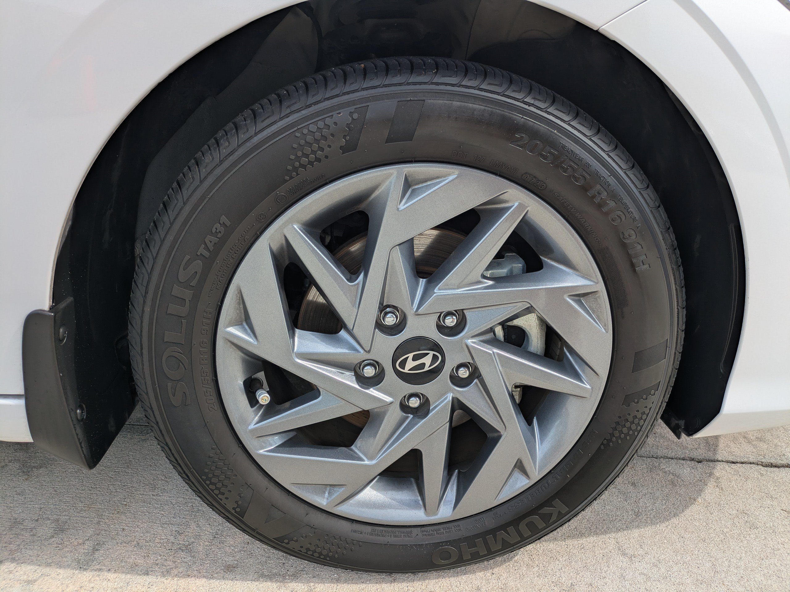 Certified 2024 Hyundai Elantra Blue FWD image 9