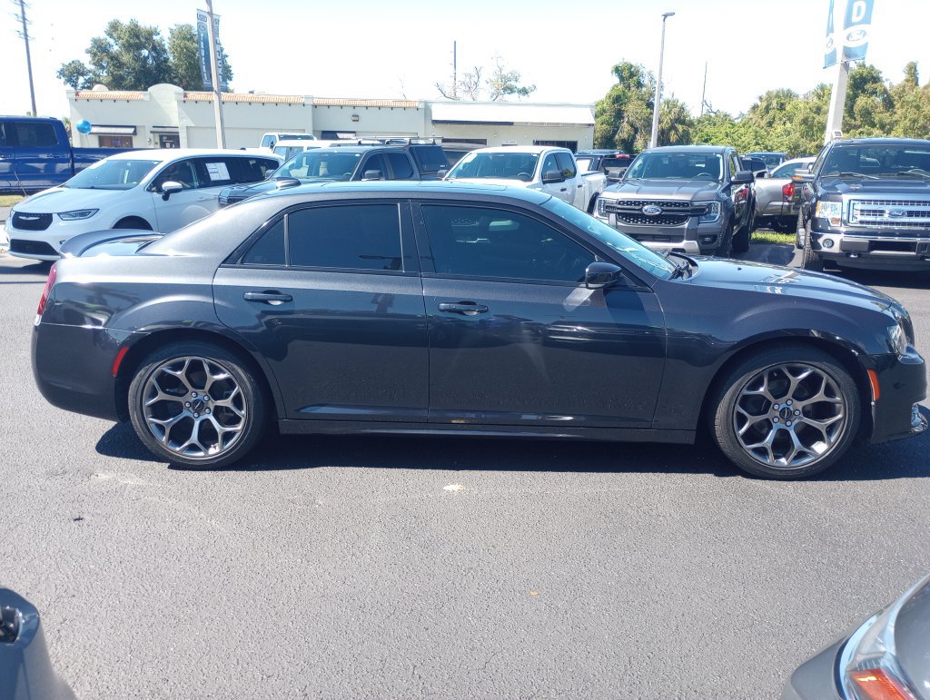 Used 2018 Chrysler 300 S w/ 300S Premium Group RWD image 8