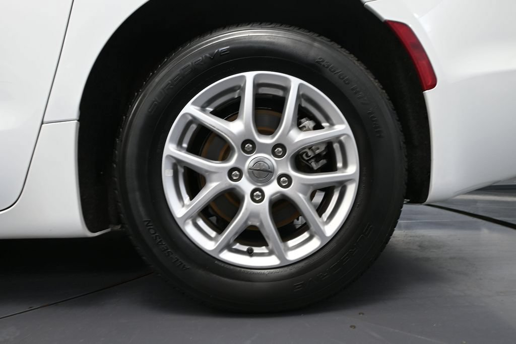 Used 2022 Chrysler Pacifica Touring-L FWD image 14