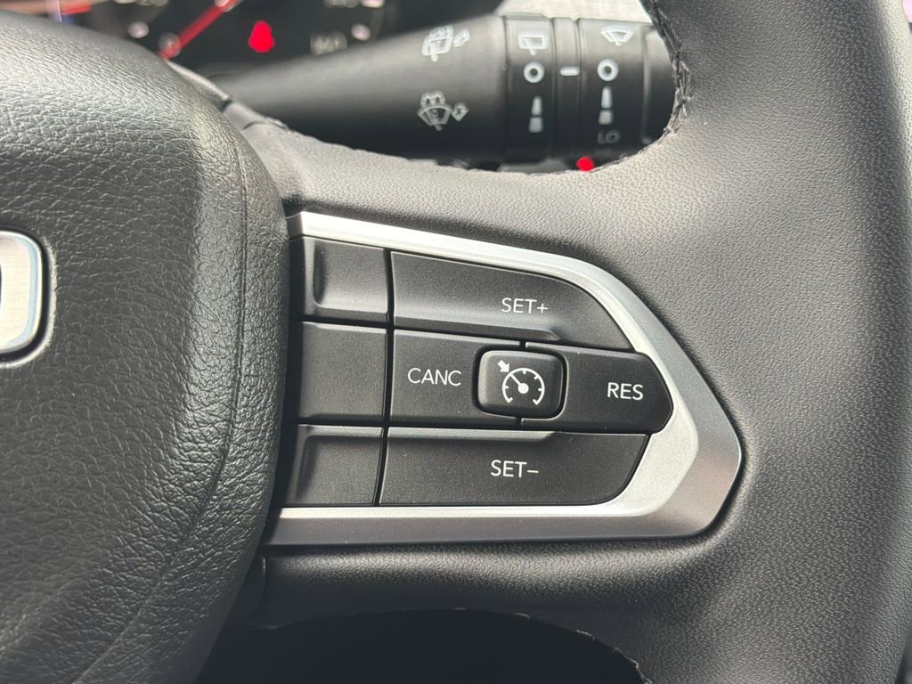 Used 2023 Jeep Compass Latitude AWD/4WD image 30