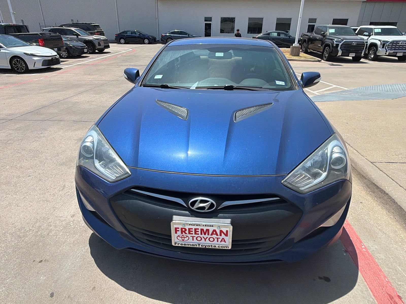 Used 2016 Hyundai Genesis Coupe 3.8 RWD image 3