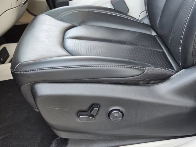 Certified 2023 Chrysler Pacifica Touring-L FWD image 23