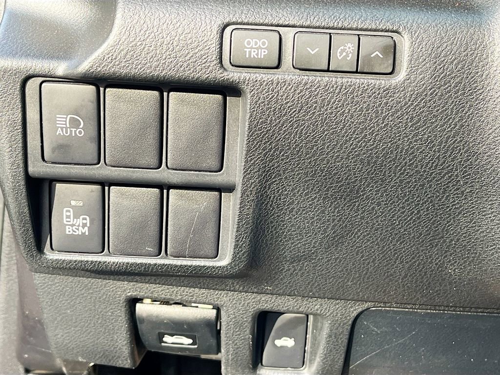 Used 2018 Lexus IS 300 AWD w/ Comfort Package image 10