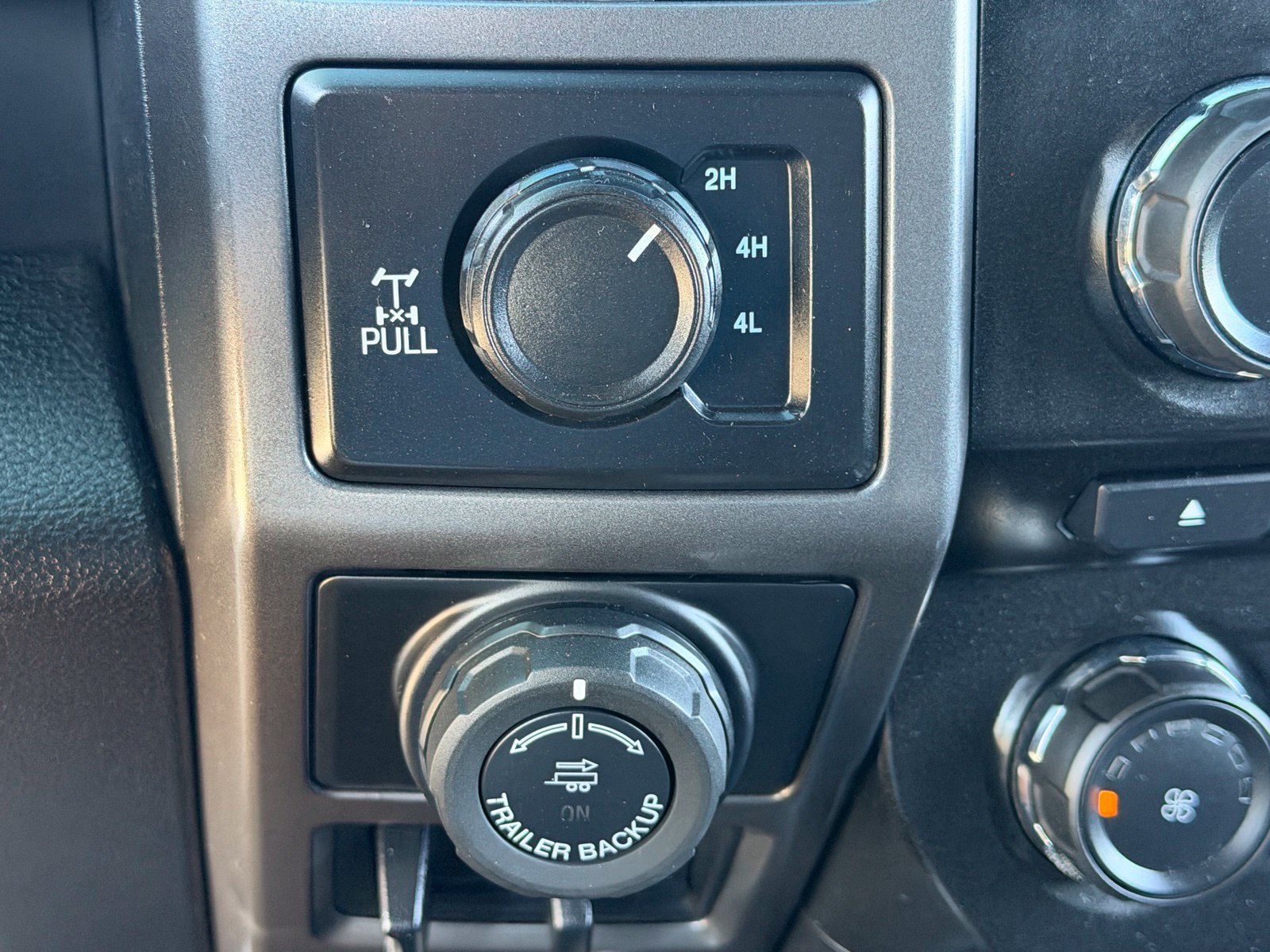 Used 2018 Ford F150 XLT w/ Equipment Group 302A Luxury AWD/4WD image 28