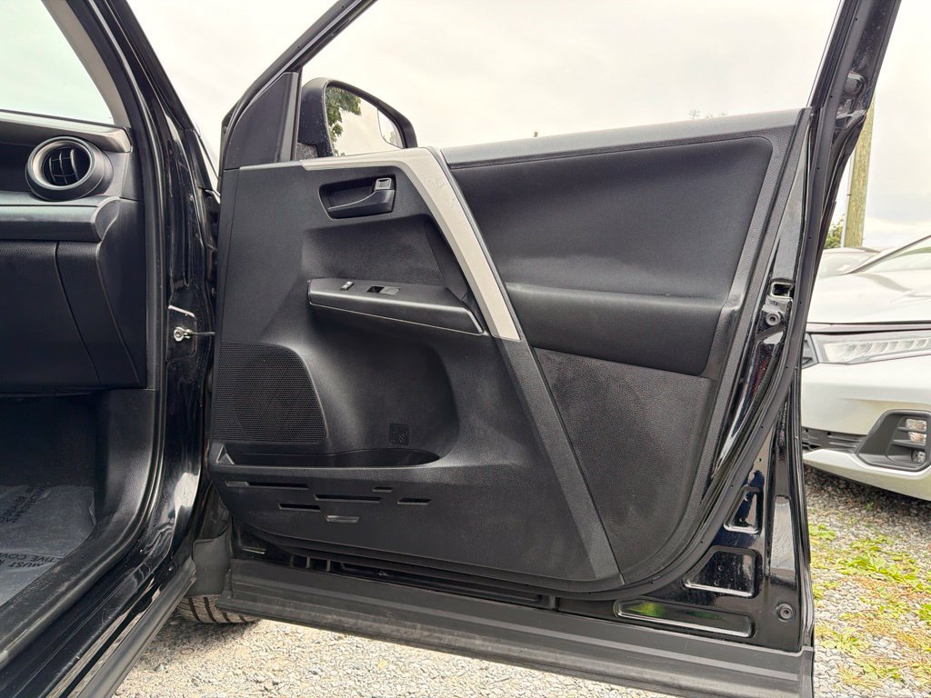Used 2018 Toyota RAV4 LE w/ All Weather Liner Package AWD/4WD image 17