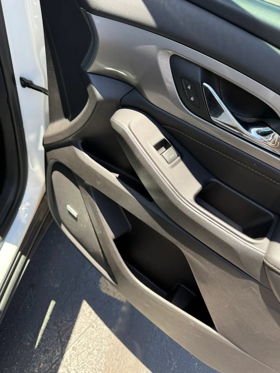 Used 2019 Chevrolet Traverse RS FWD image 24