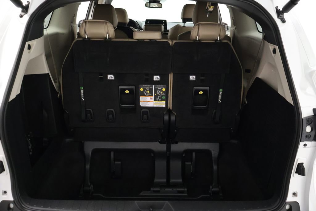 Used 2022 Toyota Sienna XLE FWD image 21