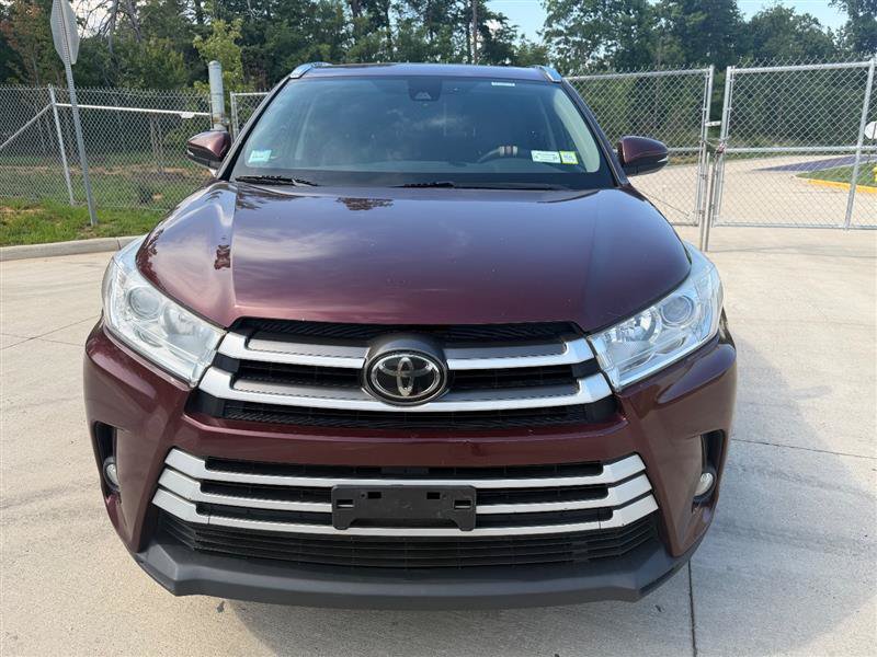 Used 2017 Toyota Highlander XLE w/ Protection Package #3 AWD/4WD image 2