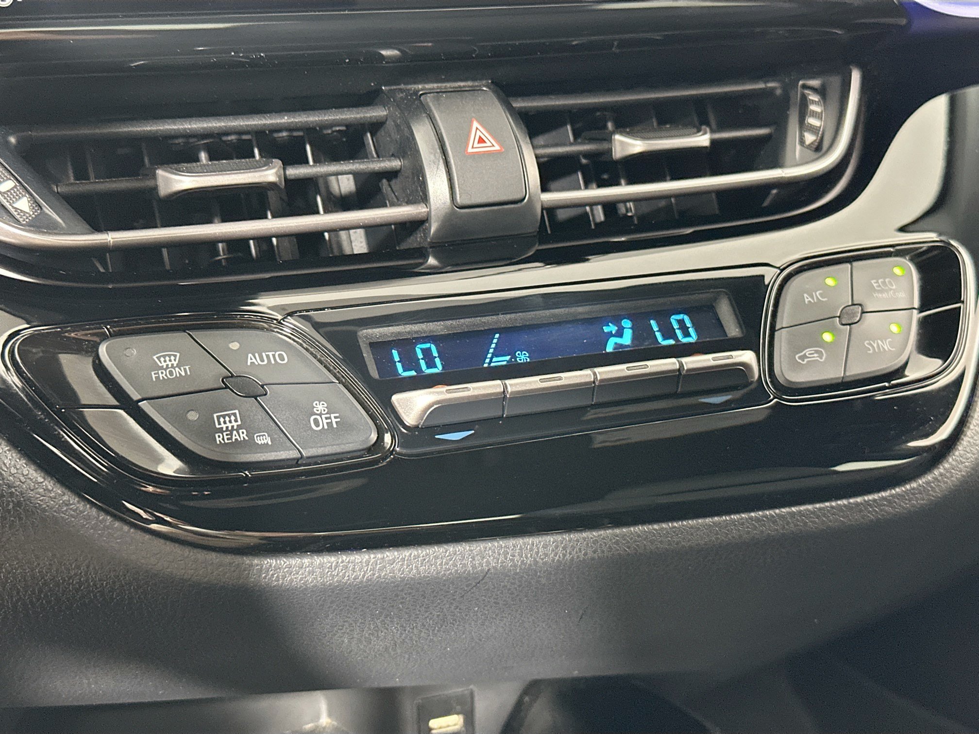 Used 2022 Toyota C-HR XLE FWD image 15