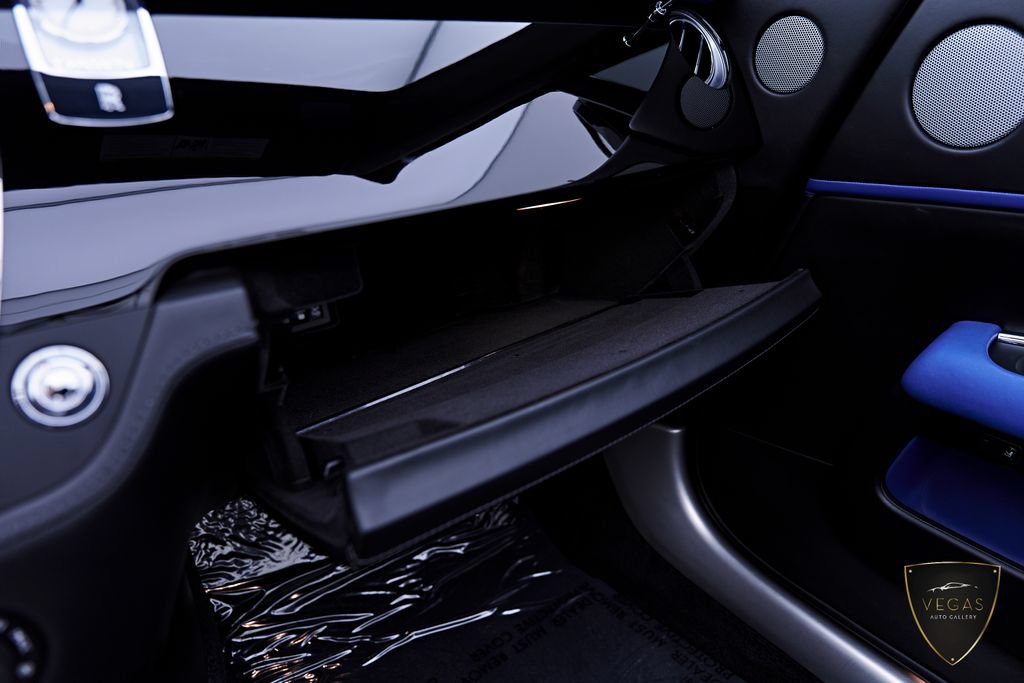 Used 2019 Rolls-Royce Dawn RWD image 94