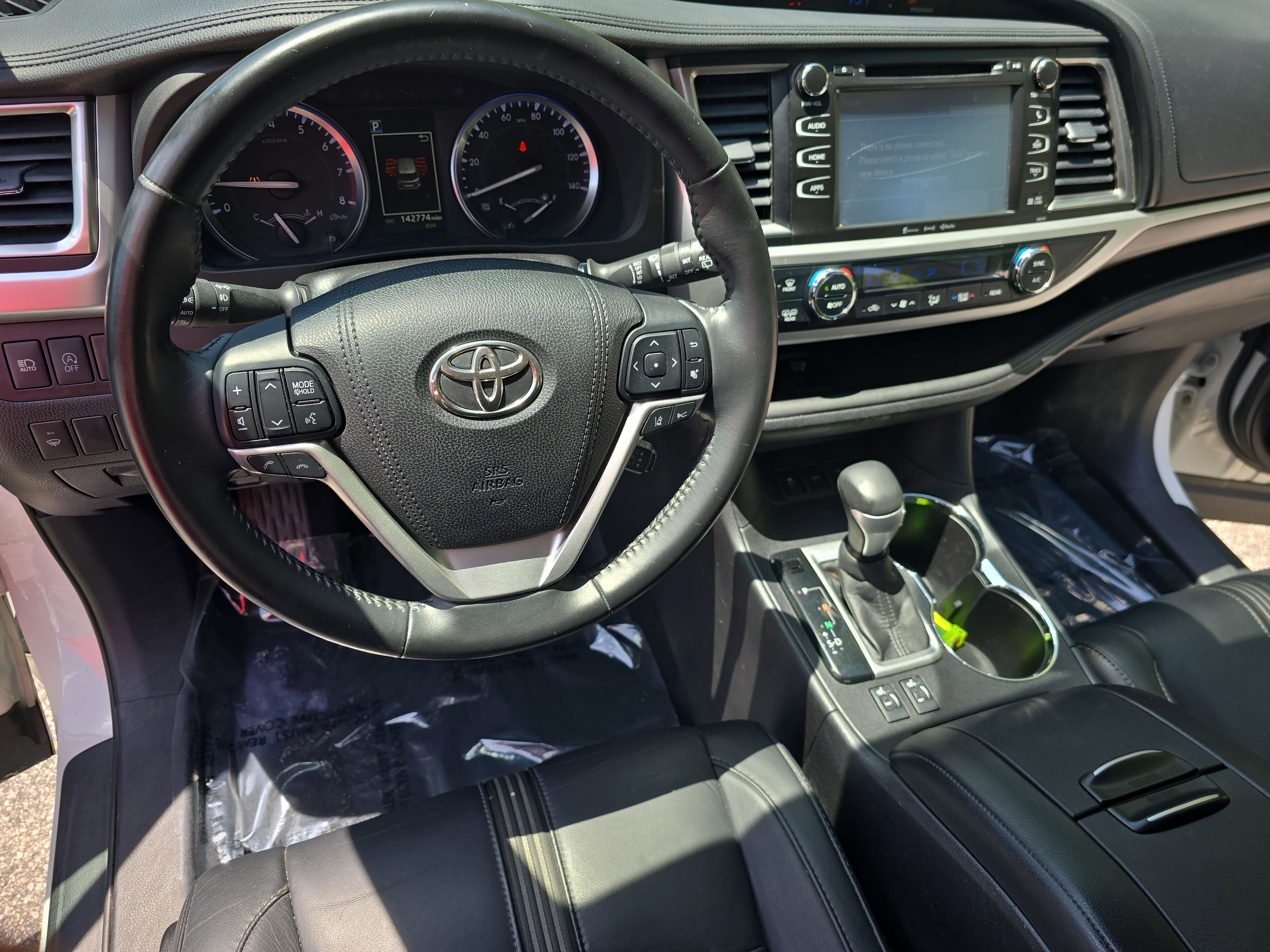 Used 2017 Toyota Highlander SE AWD/4WD image 16