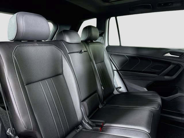 Certified 2023 Volkswagen Tiguan SE R-Line AWD/4WD image 31