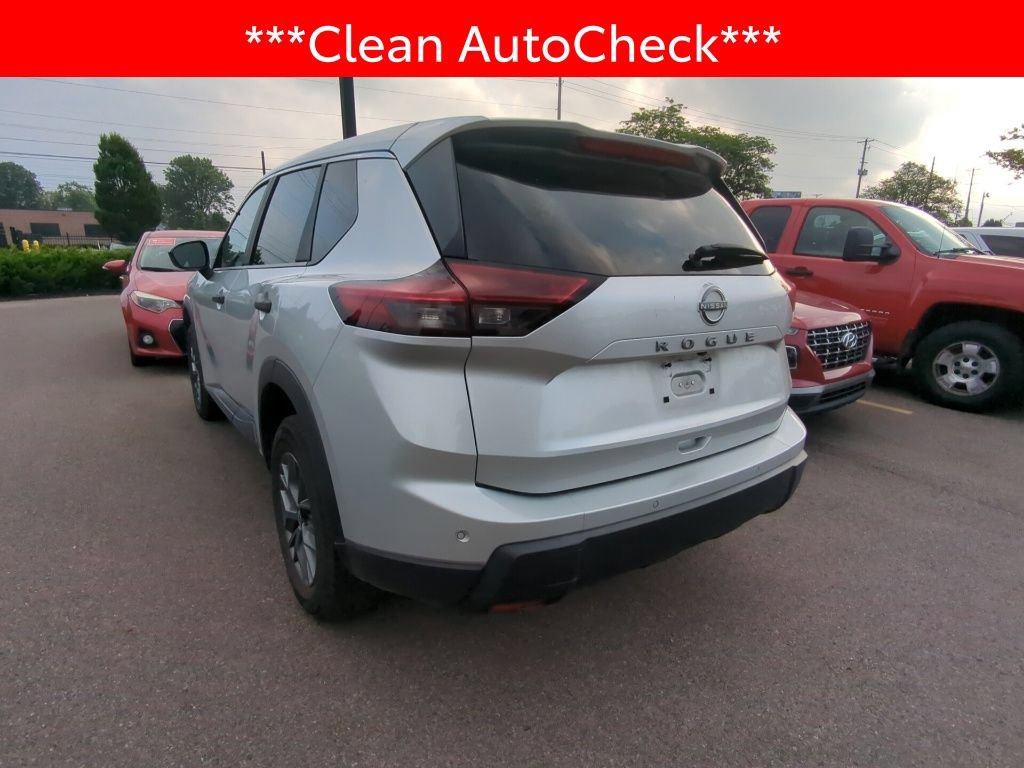 Used 2024 Nissan Rogue S FWD image 4