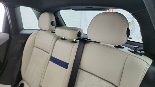 Used 2025 MINI Cooper 4-Door Hardtop image 29