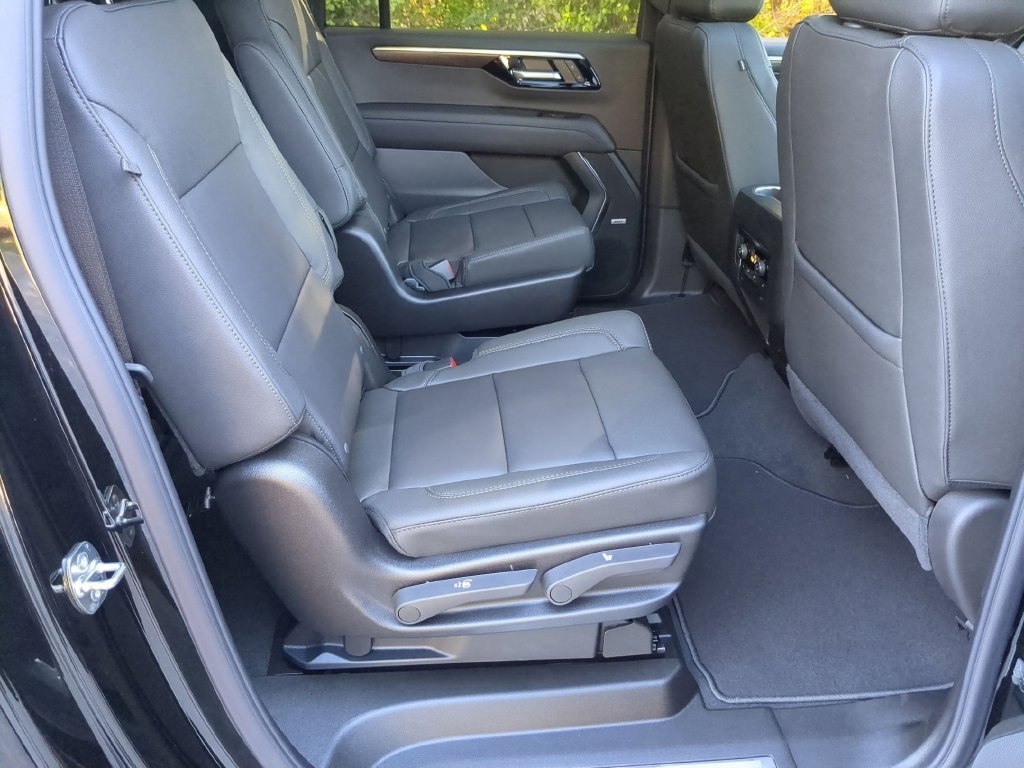 New 2027 Chevrolet Suburban LT w/ Comfort Package AWD/4WD image 37