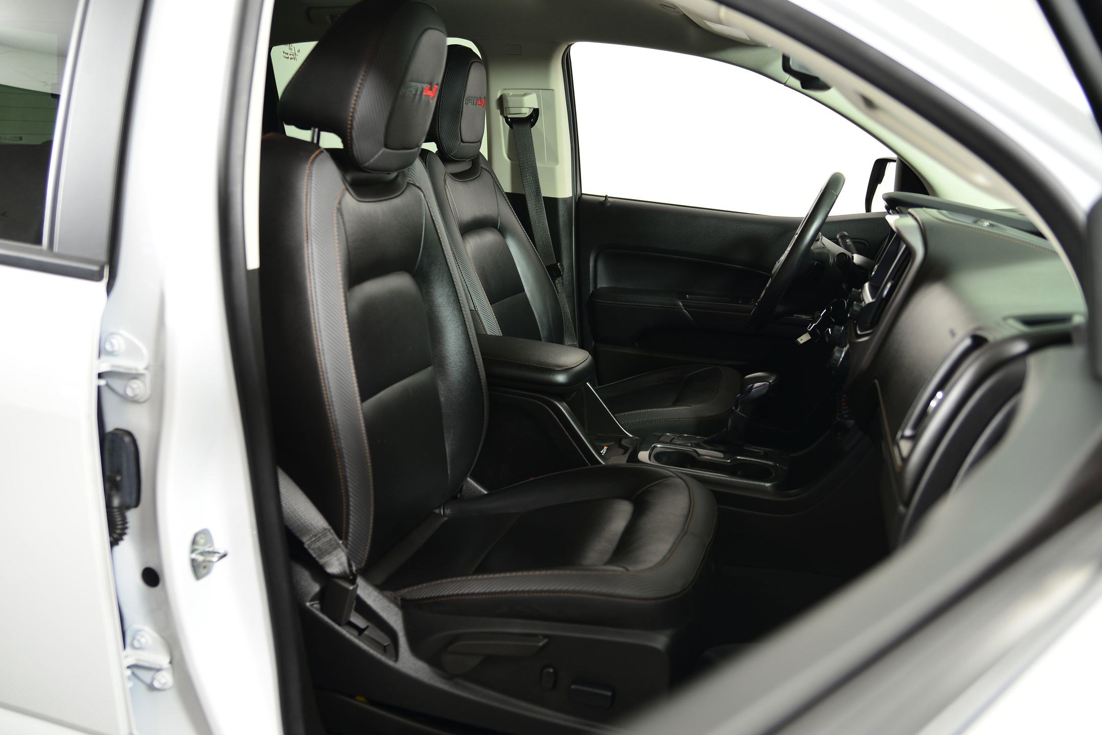 Used 2022 GMC Canyon AT4 w/ Trailering Package image 16