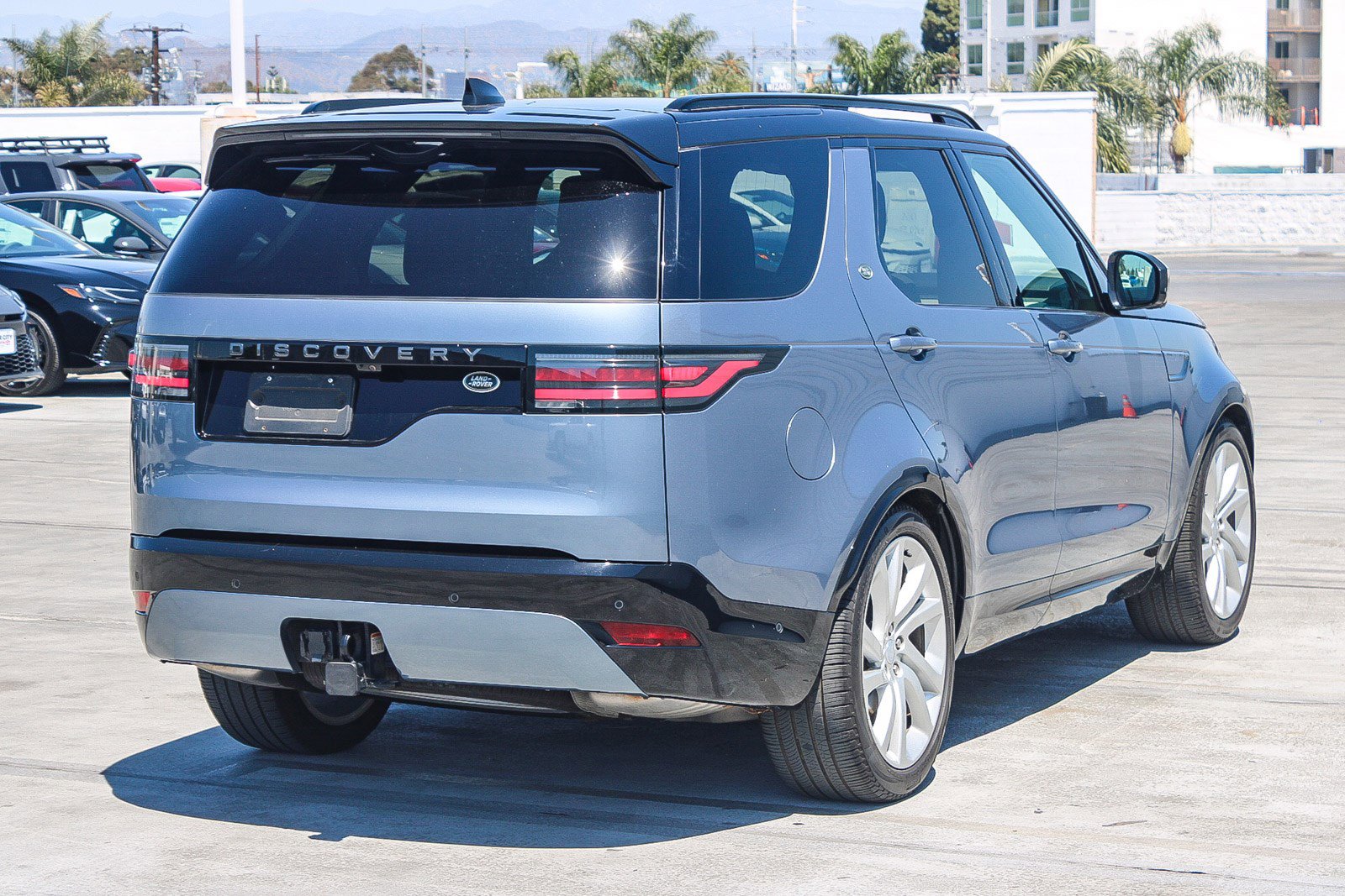 Used 2023 Land Rover Discovery S R-Dynamic image 14