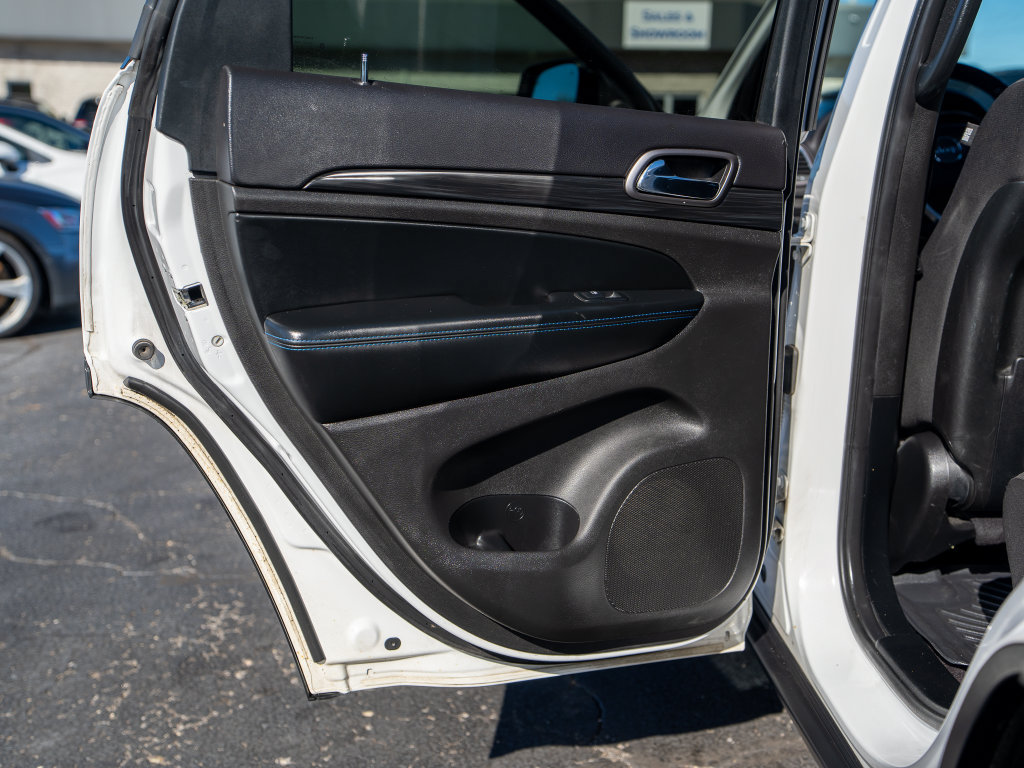 Used 2019 Jeep Grand Cherokee Laredo AWD/4WD image 10