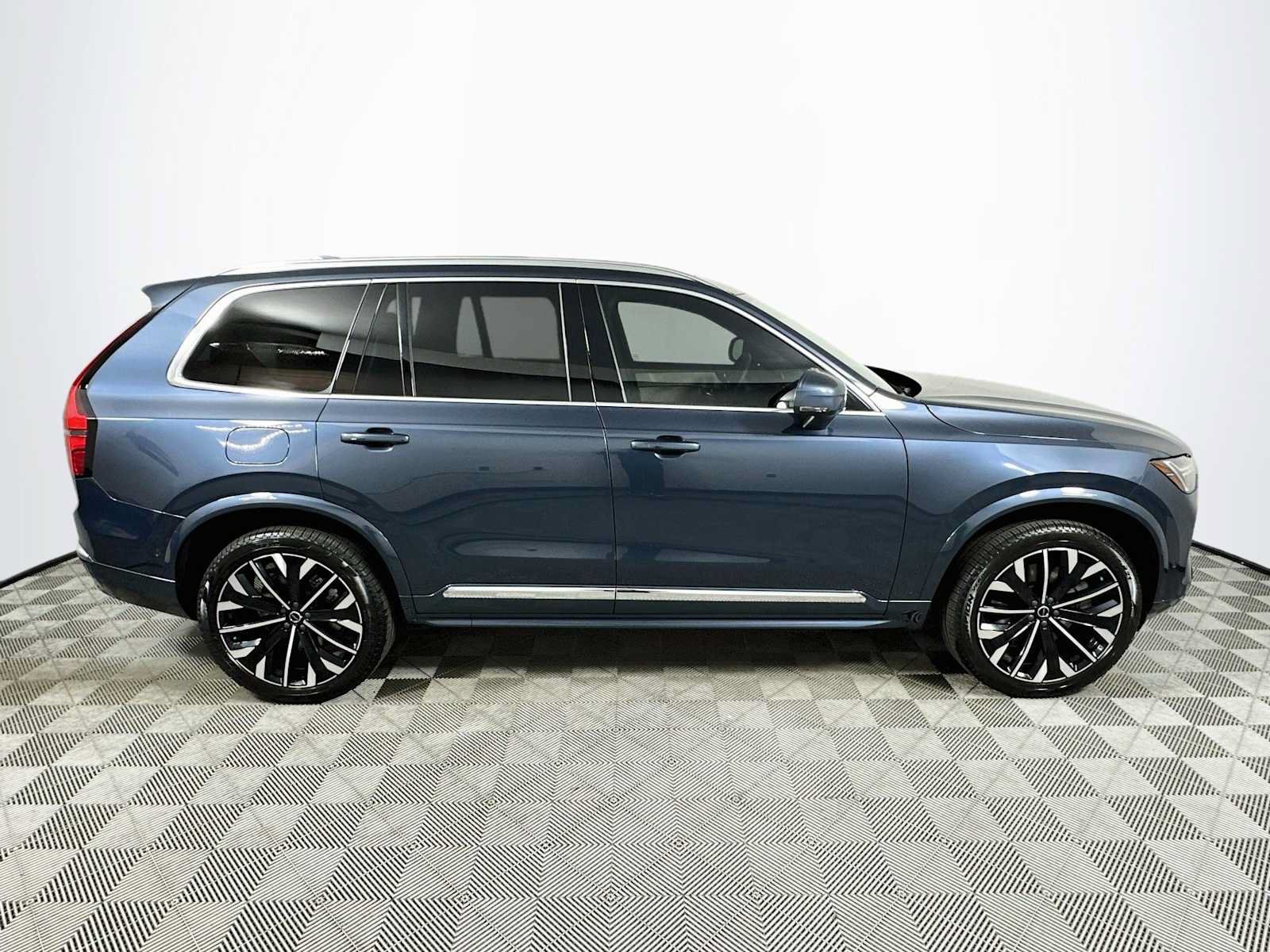 New 2026 Volvo XC90 T8 Plus w/ Protection Package AWD/4WD image 8