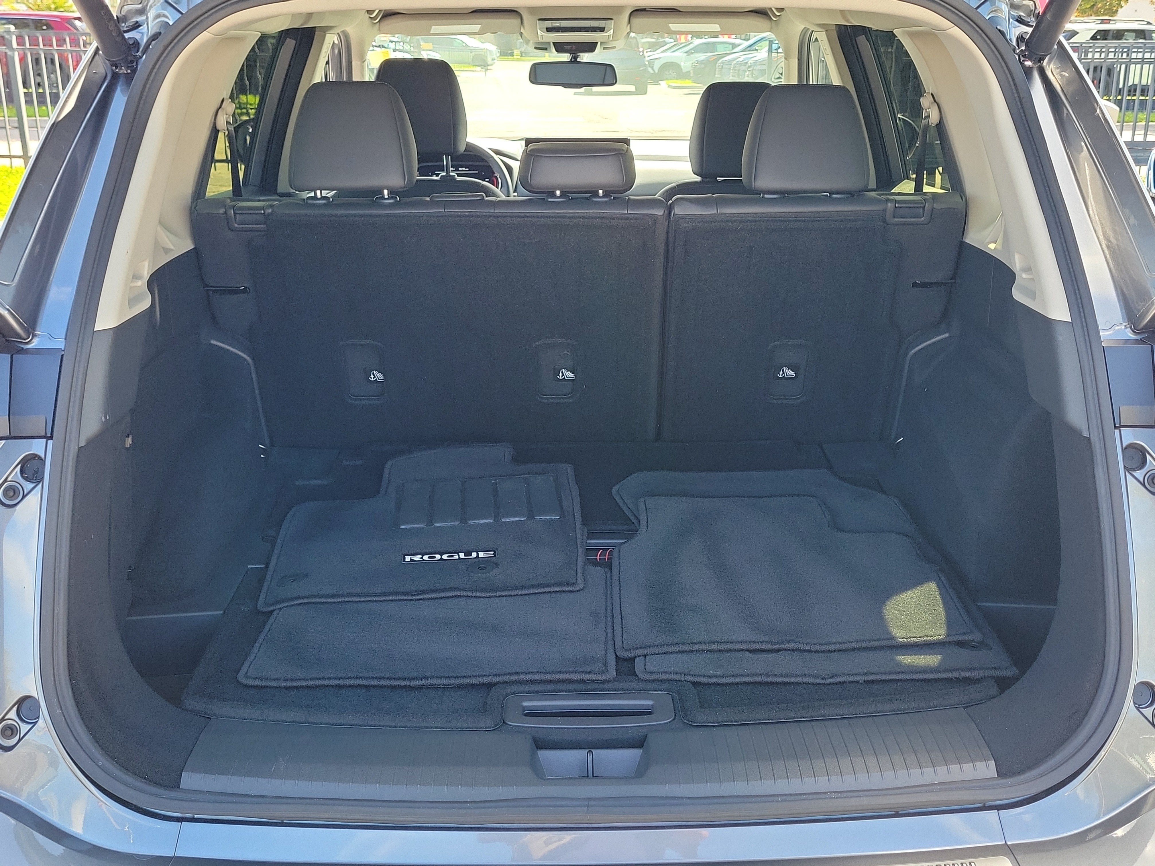 Certified 2025 Nissan Rogue SL FWD image 6
