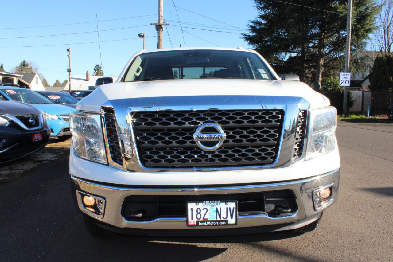 Used 2017 Nissan Titan SV image 2