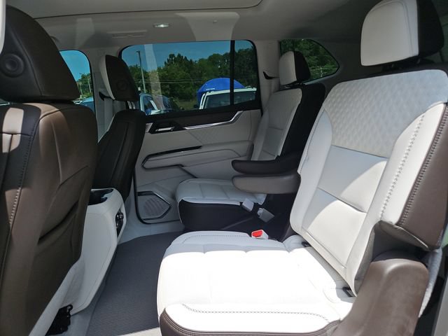 Used 2025 GMC Acadia Denali w/ Super Cruise Package FWD image 12