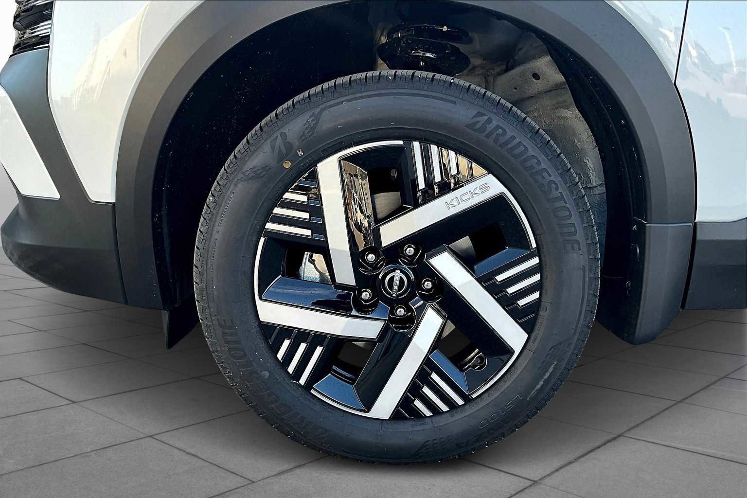 New 2026 Nissan Kicks SV image 9