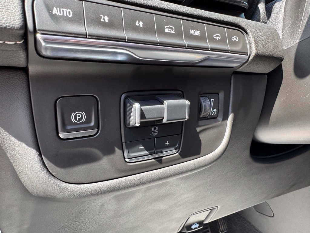 Certified 2024 Cadillac Escalade Premium Luxury w/ Performance Package AWD/4WD image 15