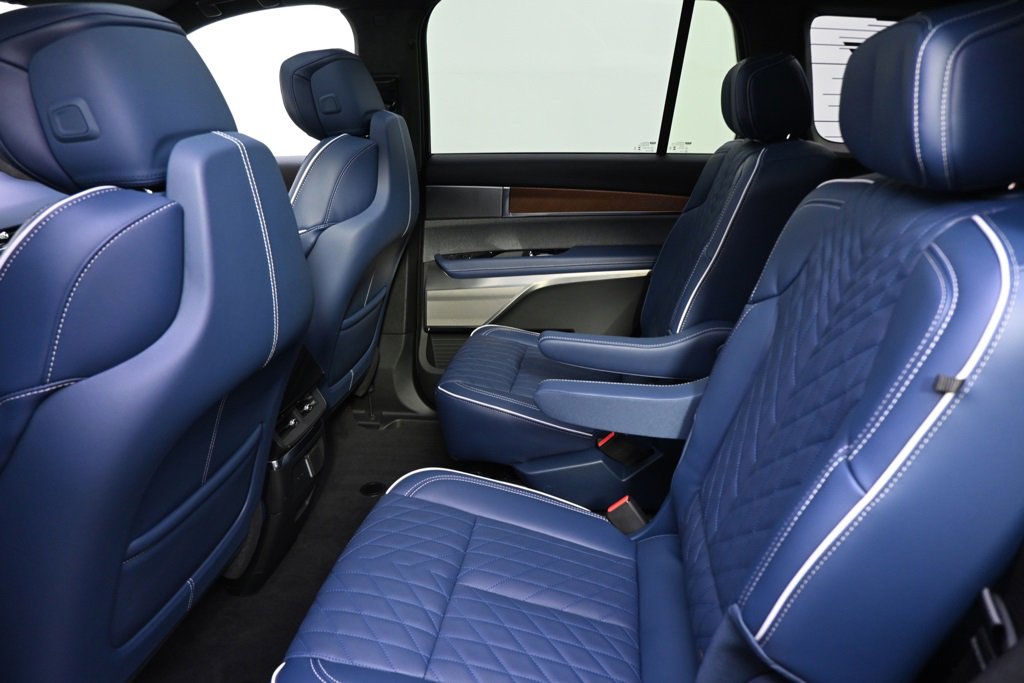 New 2026 Cadillac Vistiq Premium Luxury w/ LPO, Floor Liner Package image 21