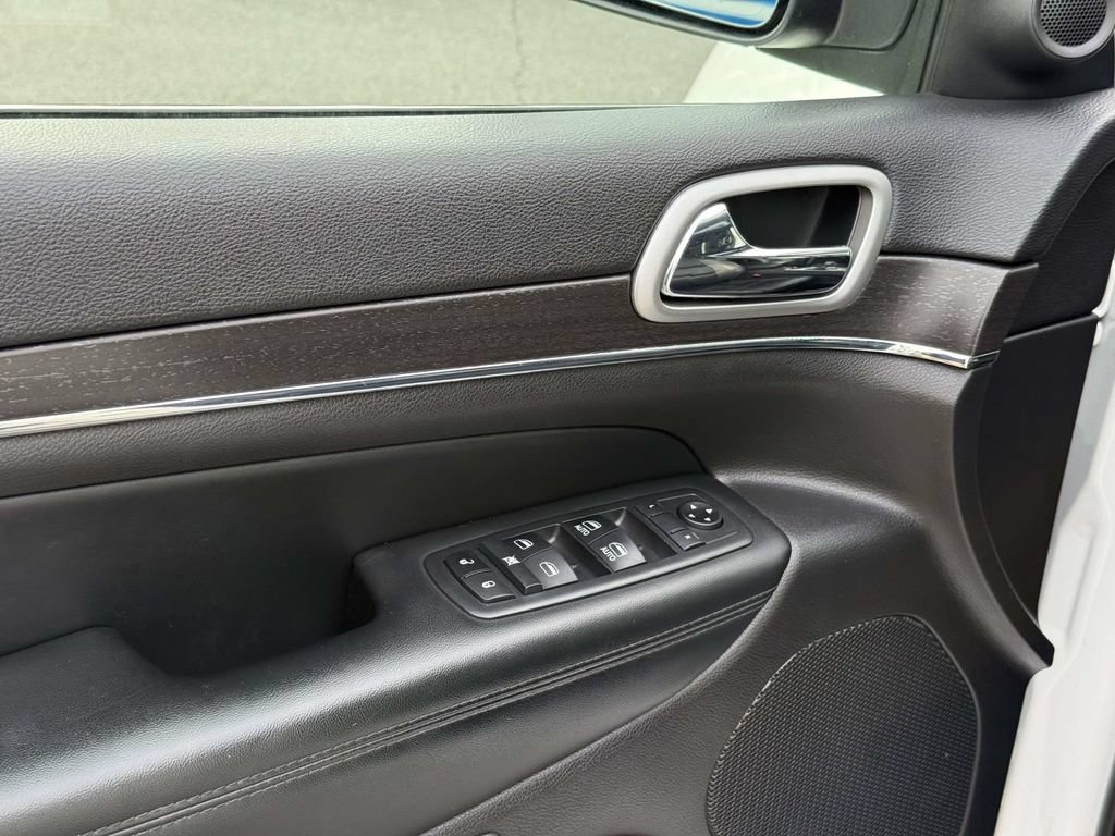 Used 2018 Jeep Grand Cherokee Limited w/ Trailer Tow Group IV AWD/4WD image 32