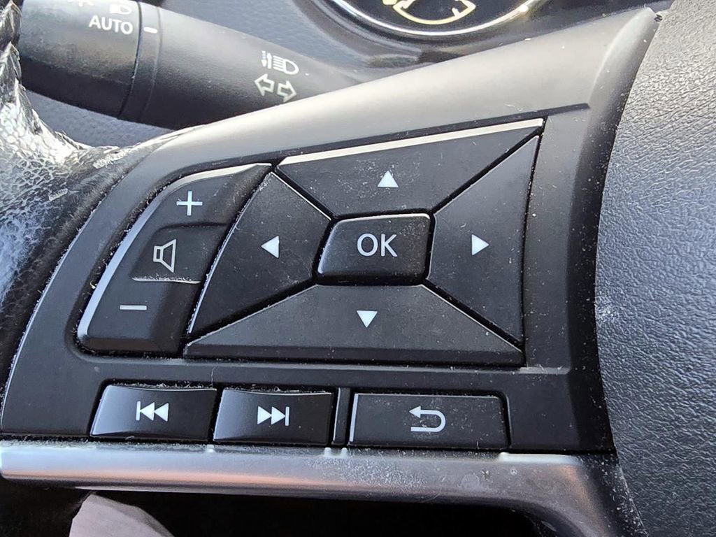 Used 2020 Nissan Rogue SV image 14