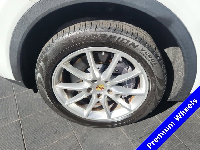 Used 2021 Porsche Cayenne w/ Premium Package image 7