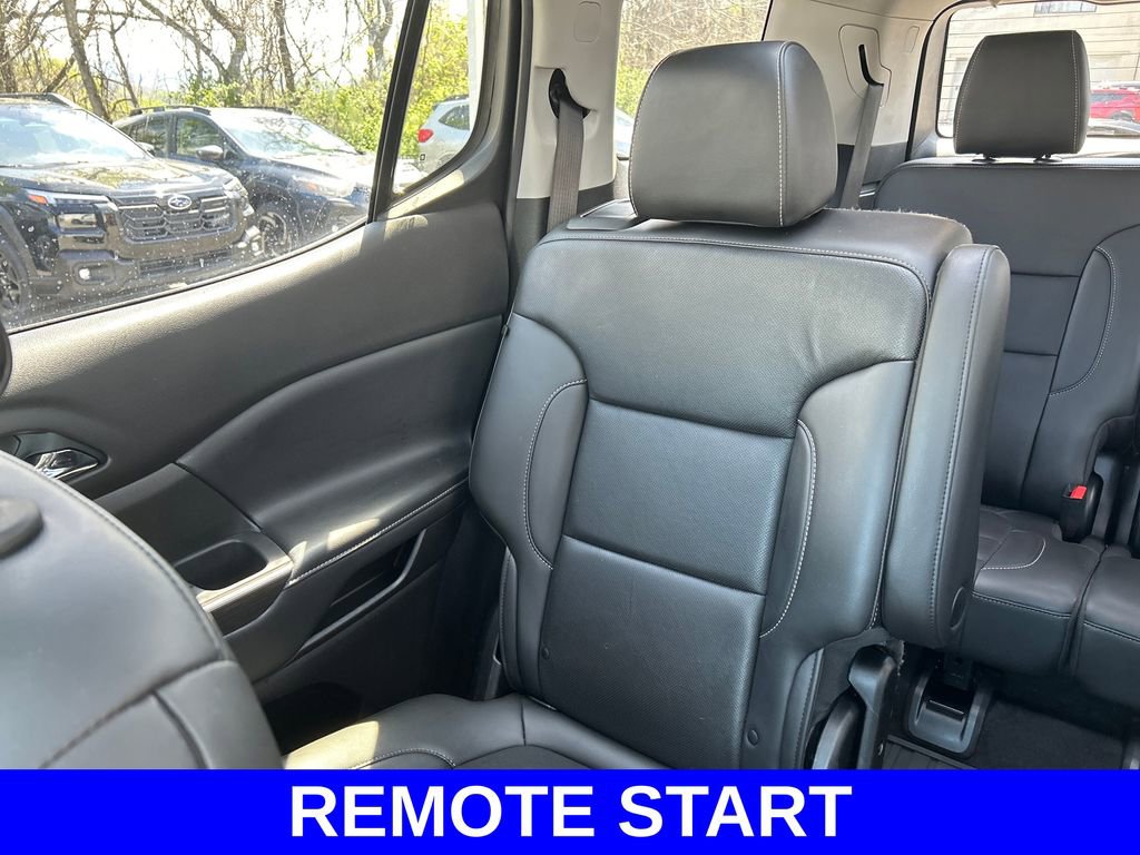 Used 2021 GMC Acadia SLT w/ LPO, Black Accent Package AWD/4WD image 12