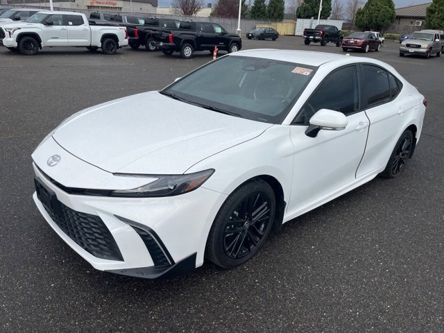Used 2025 Toyota Camry SE image 1