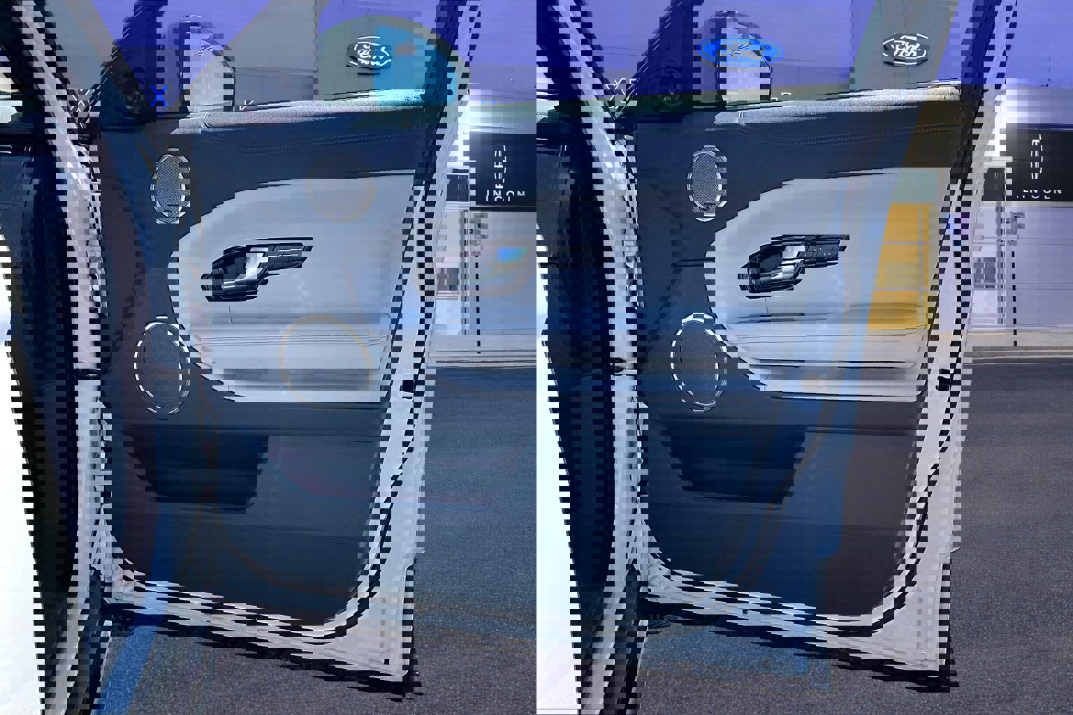 Used 2018 Land Rover Range Rover Evoque HSE Dynamic image 29