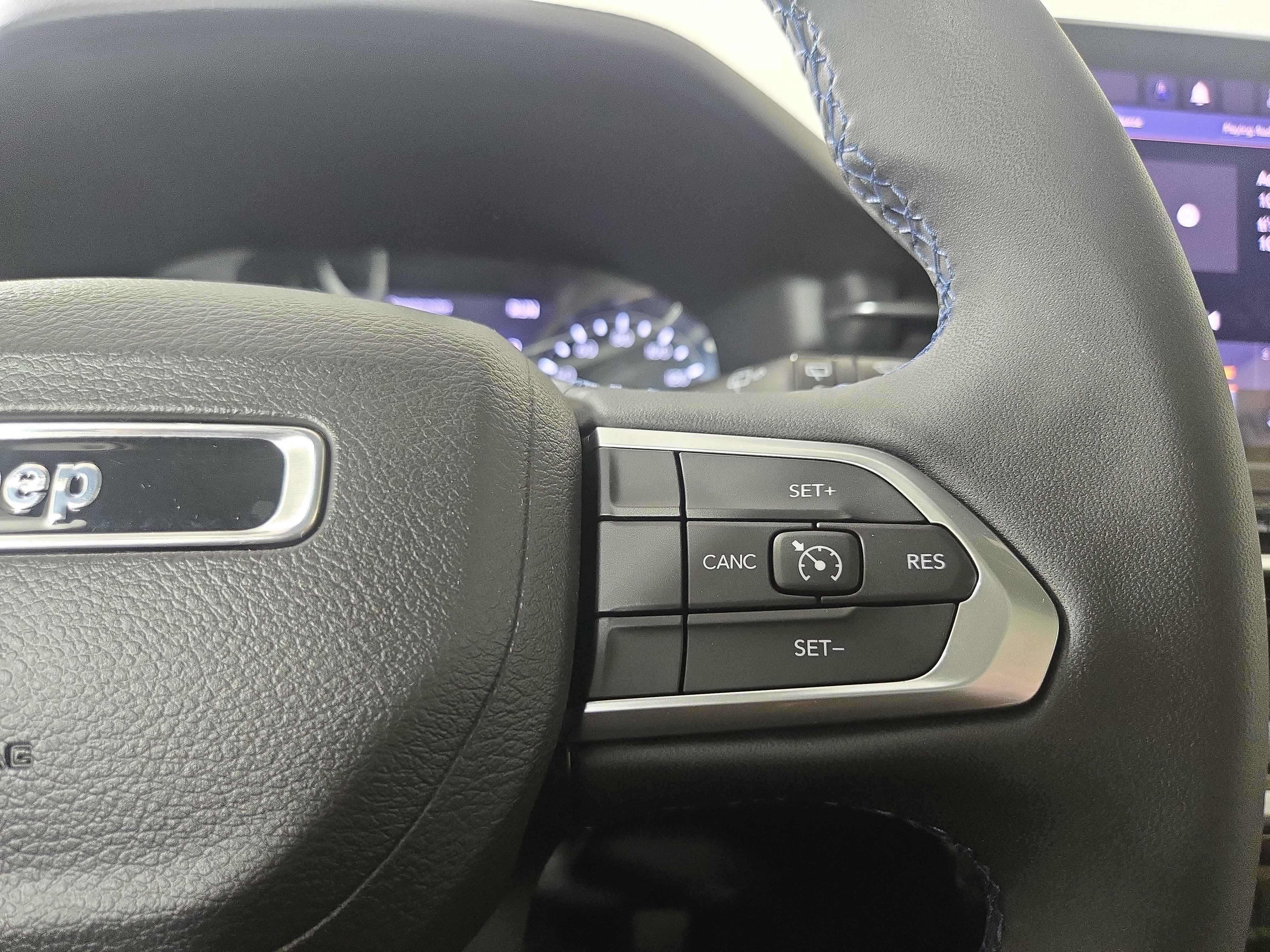 Certified 2022 Jeep Compass Latitude w/ Sun and Sound Group AWD/4WD image 17