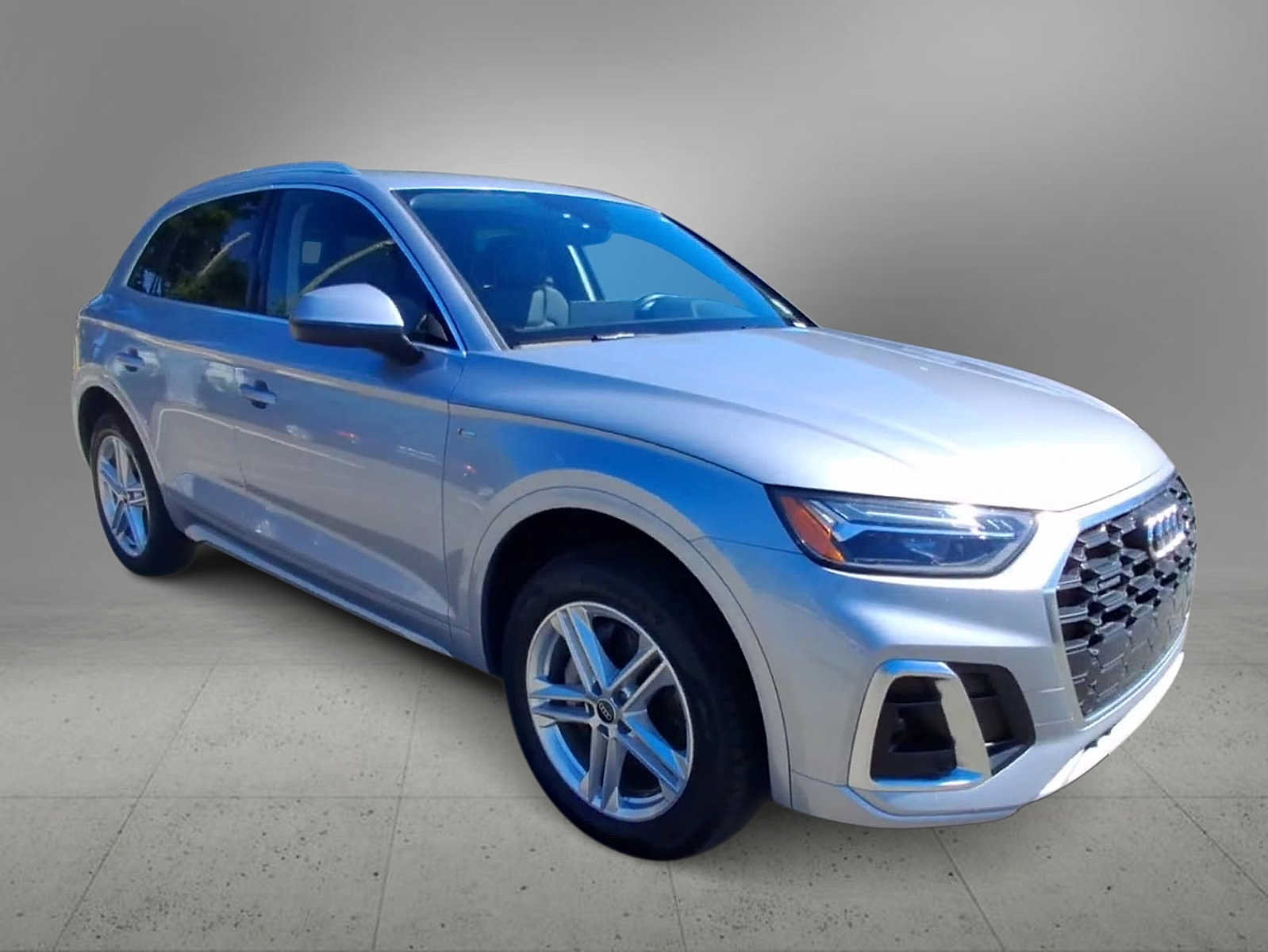 Certified 2023 Audi Q5 e Premium w/ Convenience Package AWD/4WD image 2