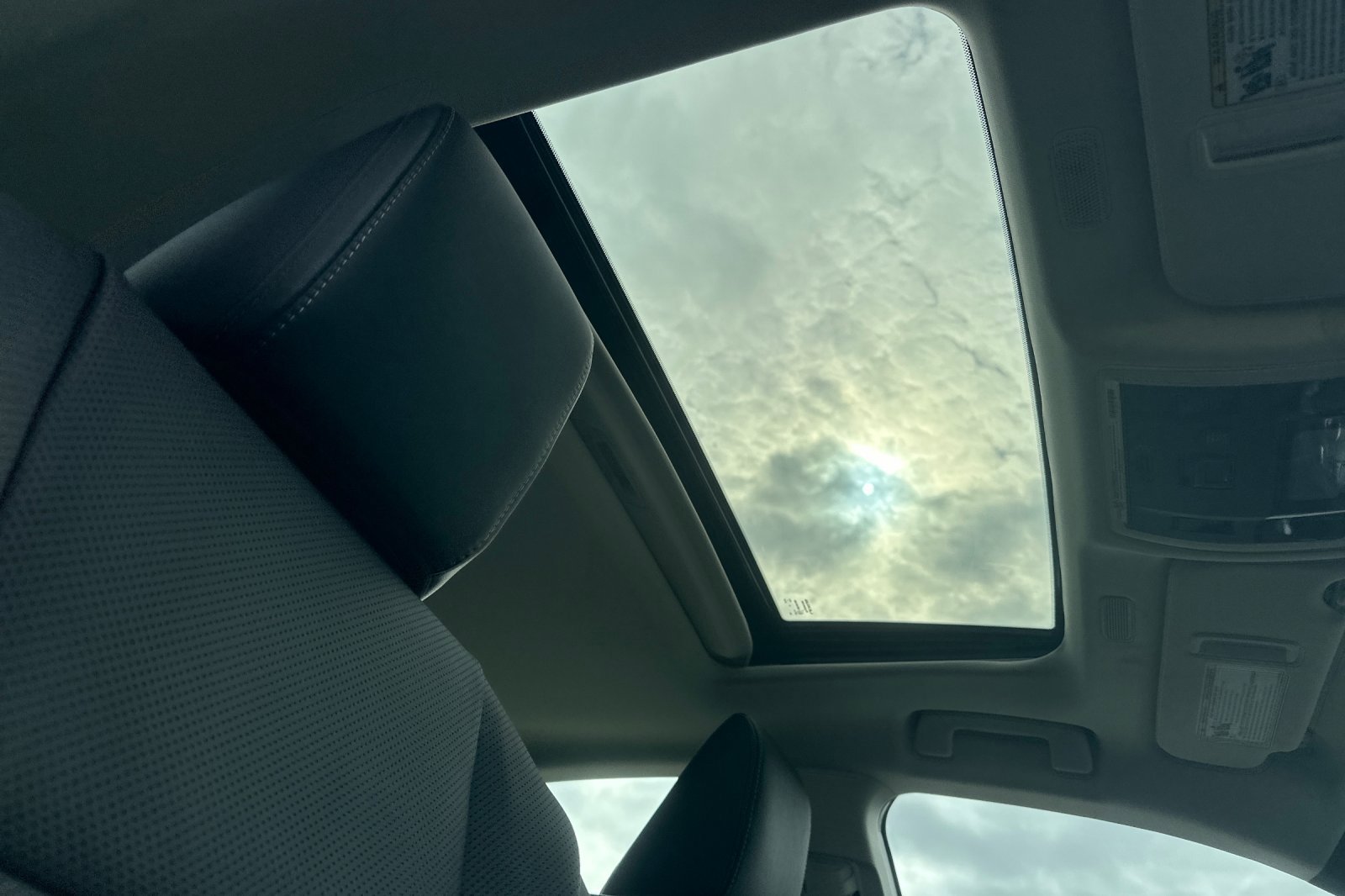 New 2025 Lexus ES 300h w/ Premium Package image 16