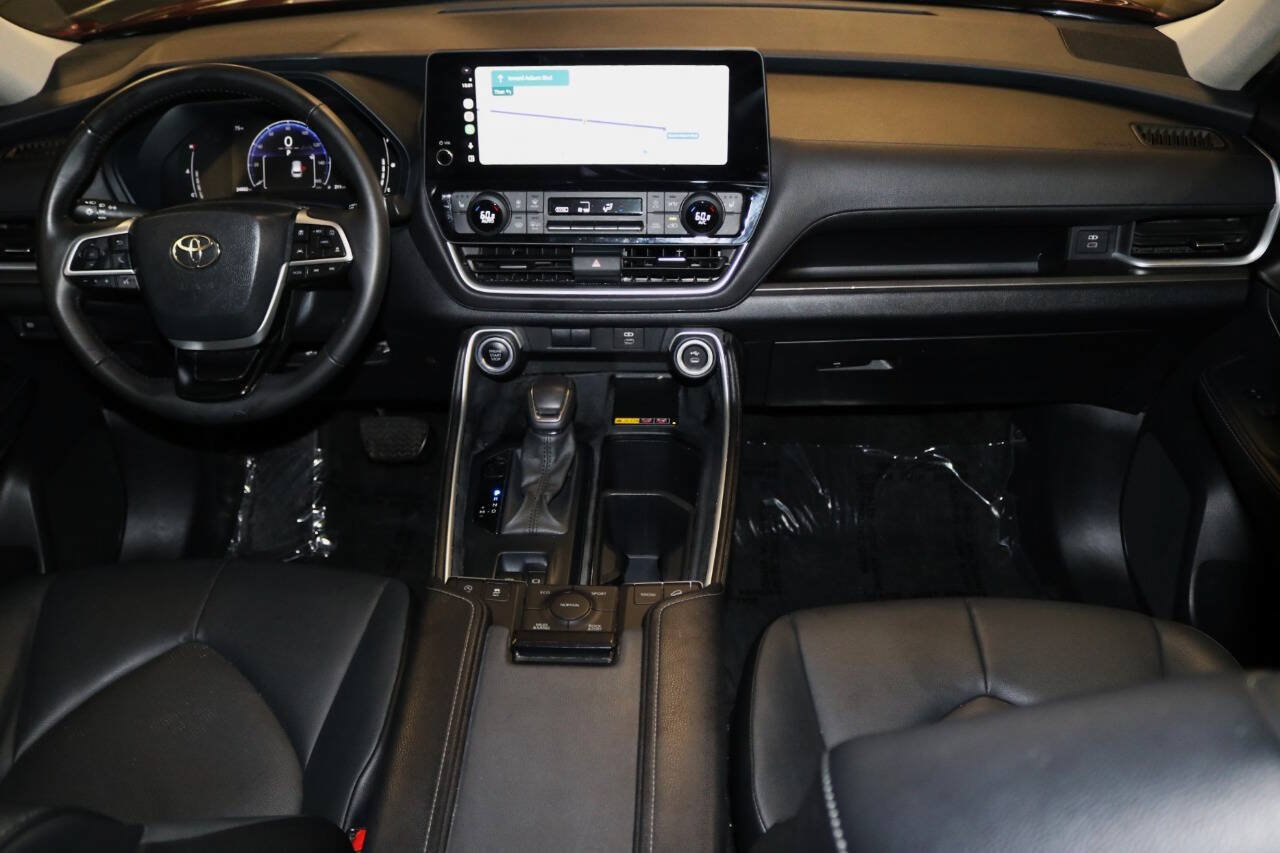 Used 2024 Toyota Grand Highlander AWD image 17