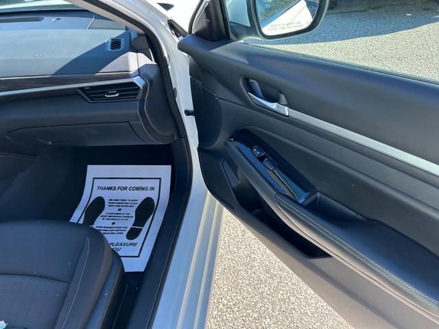 Used 2023 Nissan Altima 2.5 SV FWD image 29