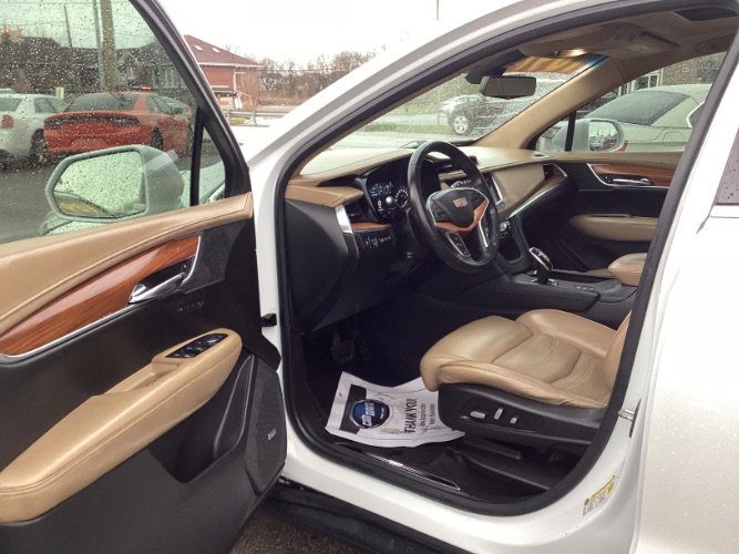 Used 2017 Cadillac XT5 Platinum image 4