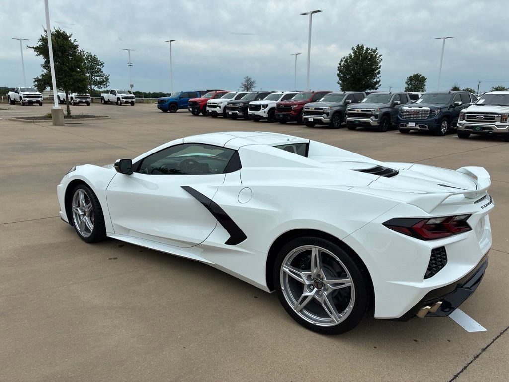 Used 2021 Chevrolet Corvette Stingray Premium Conv w/ Z51 Performance Package RWD image 3