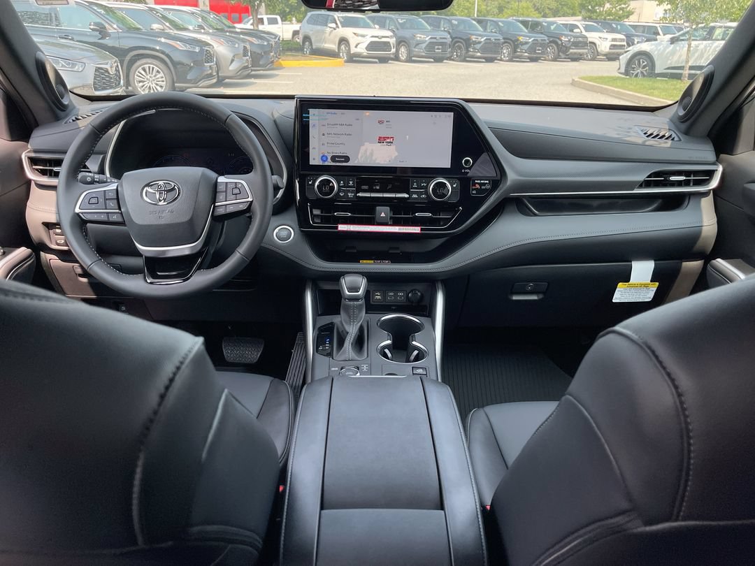 Used 2026 Toyota Highlander XSE AWD/4WD image 10
