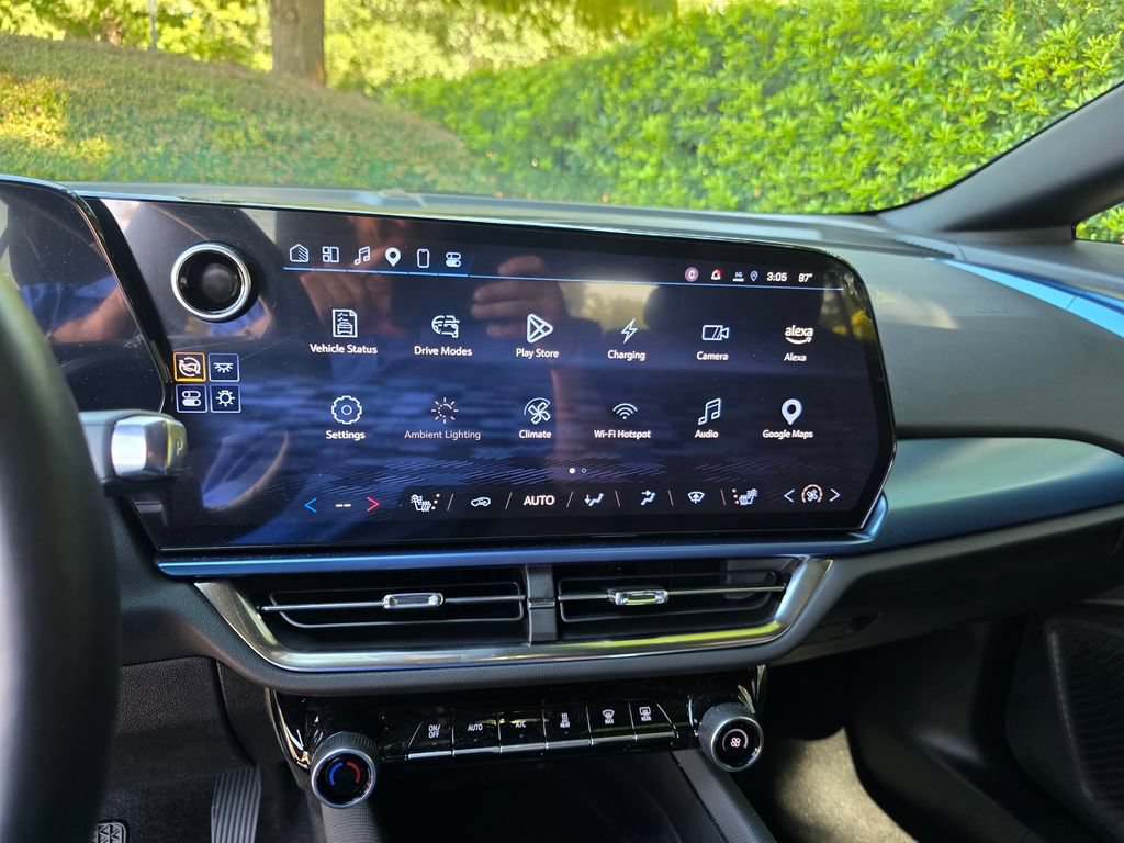 Certified 2024 Chevrolet Equinox EV LT FWD image 17