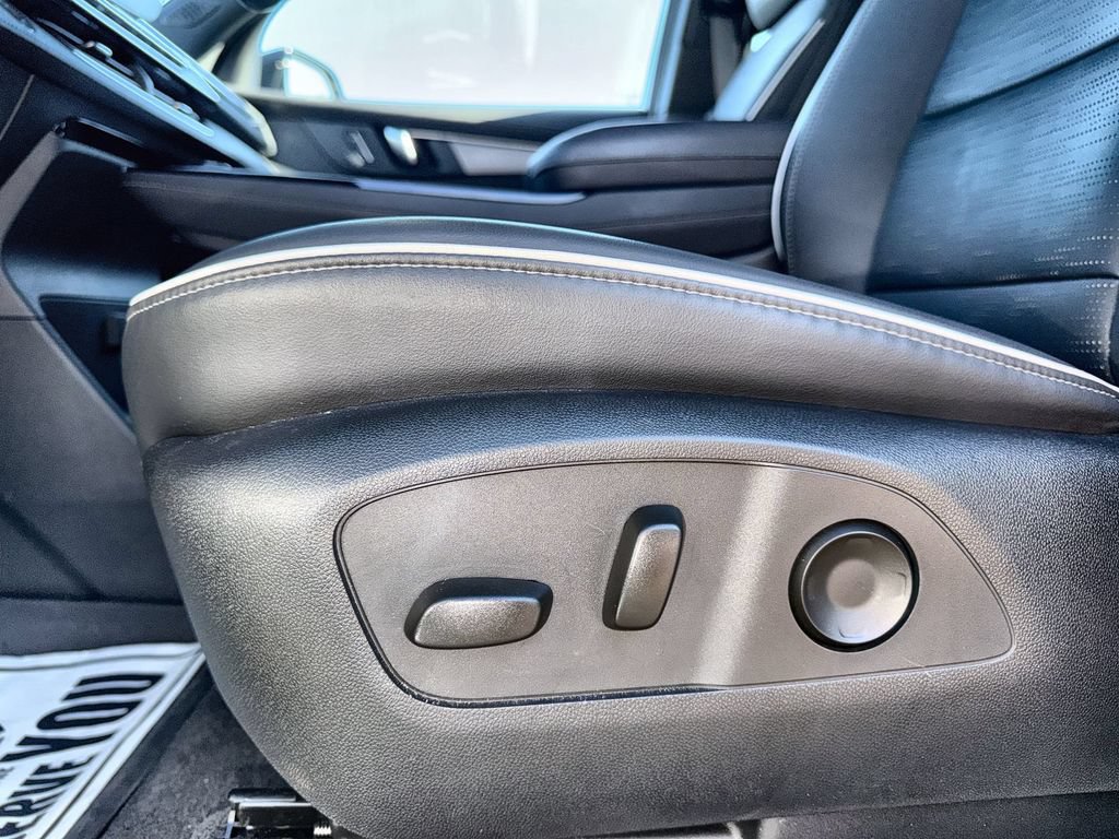 Used 2025 Buick Enclave Sport Touring w/ LPO, Floor Liner Package AWD/4WD image 14