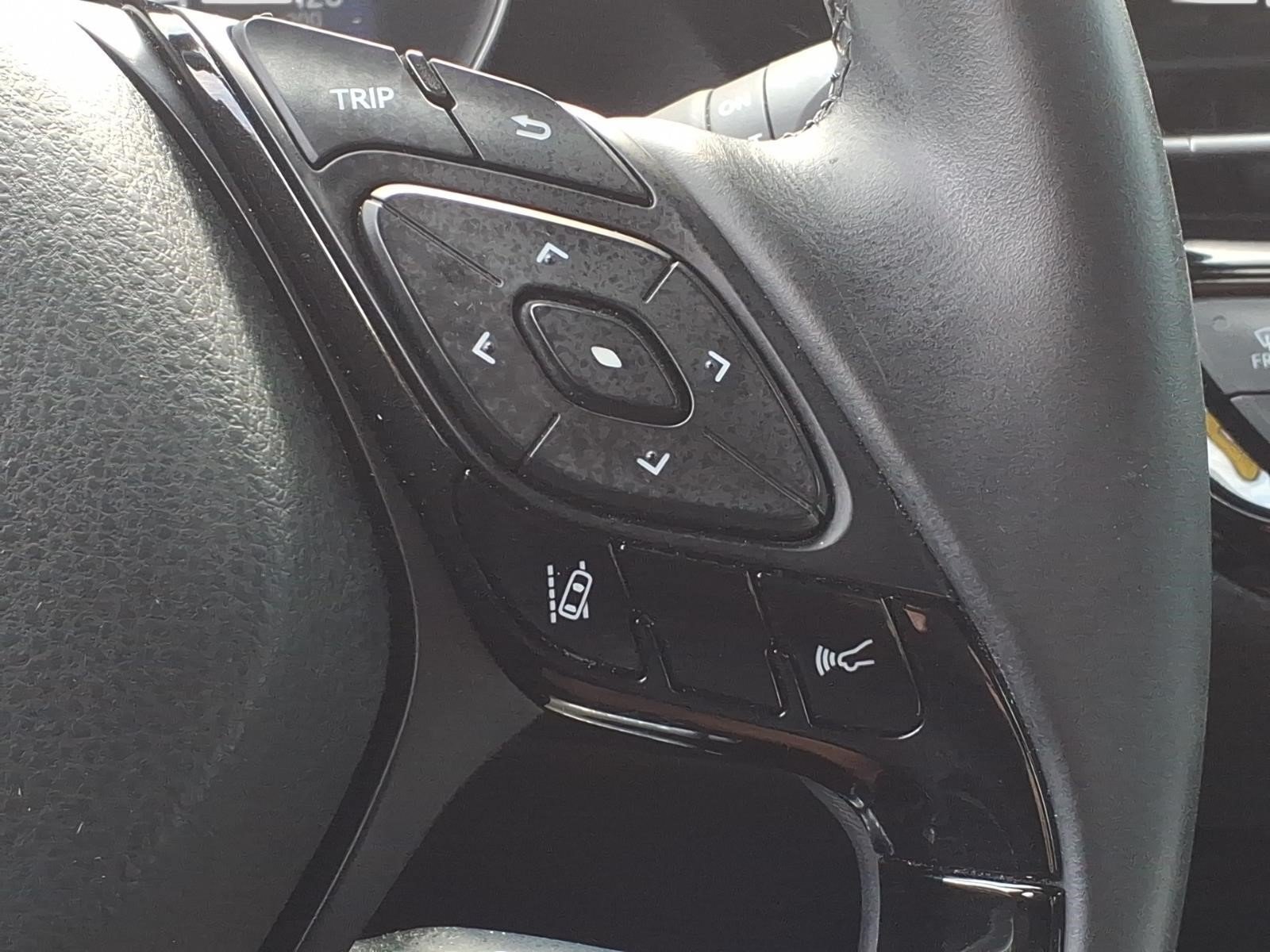 Used 2019 Toyota C-HR Limited FWD image 24